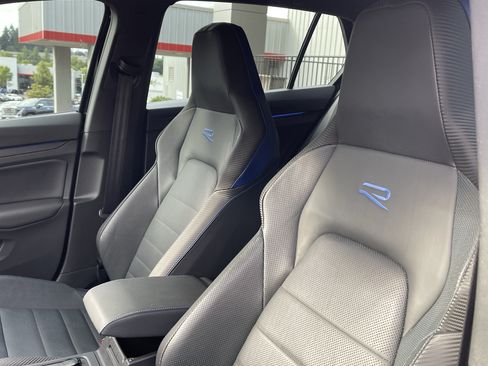 Used 2024 Volkswagen Golf R AWD/4WD image 18
