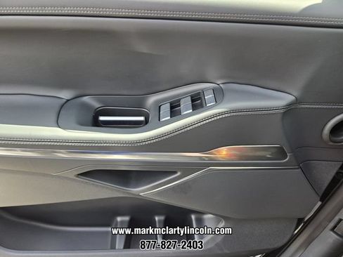 New 2027 Lincoln Navigator Premiere RWD image 22