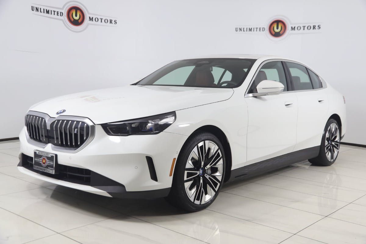 Used 2024 BMW i5 eDrive40i w/ Convenience Package RWD image 5
