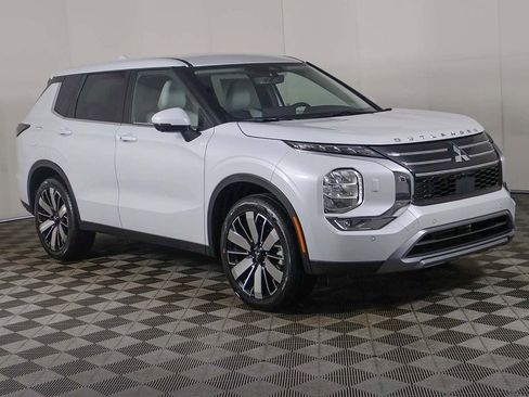 New 2026 Mitsubishi Outlander SE image 2