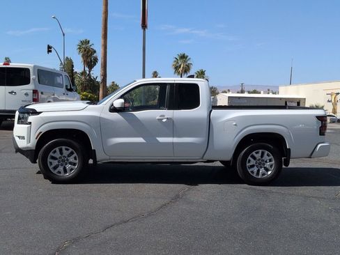 Used 2024 Nissan Frontier SV w/ SV Convenience Package AWD/4WD image 3