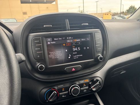 Used 2025 Kia Soul LX w/ LX Technology Package image 21