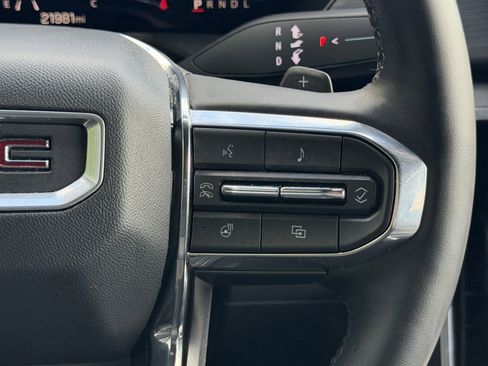 Used 2025 GMC Acadia Elevation image 18