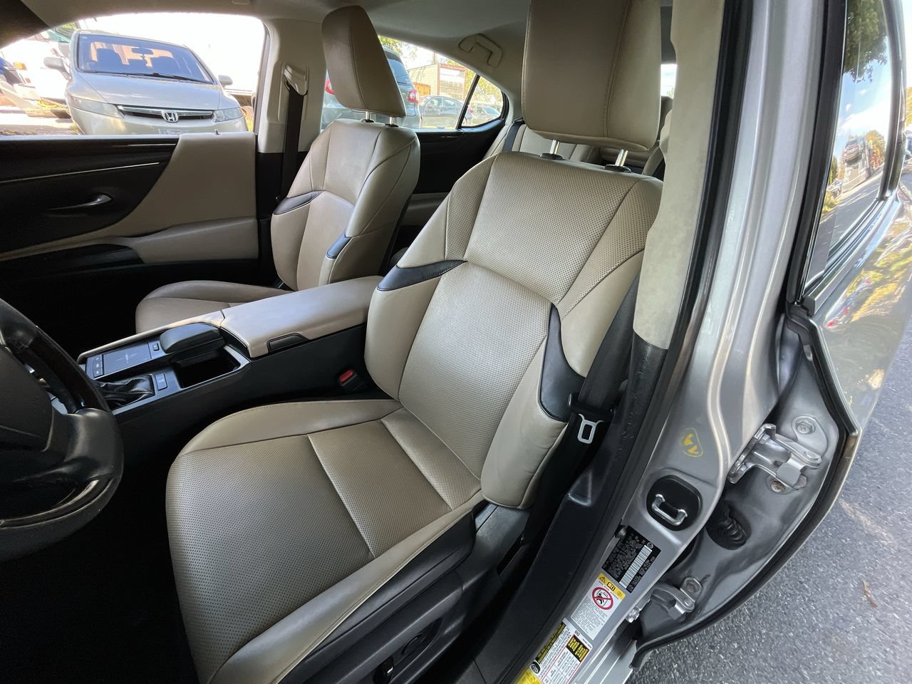 Used 2019 Lexus ES 350 w/ Premium Package FWD image 5