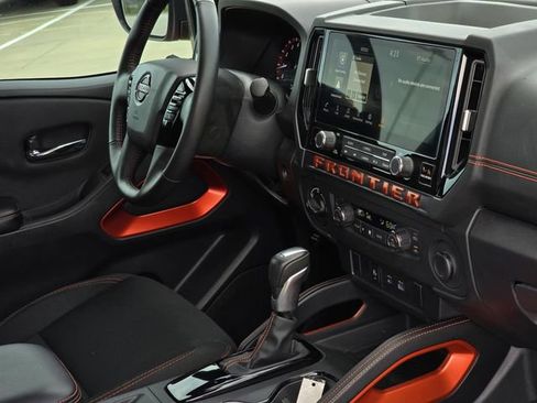 Used 2025 Nissan Frontier PRO-4X AWD/4WD image 31
