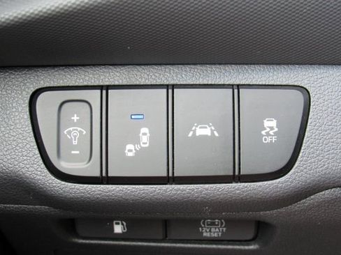 Used 2022 Hyundai Ioniq SE image 36