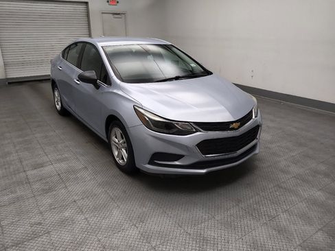 Used 2018 Chevrolet Cruze LT w/ Convenience Package FWD image 13