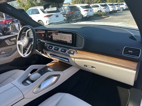 Used 2025 Mercedes-Benz GLS 450 4MATIC image 39