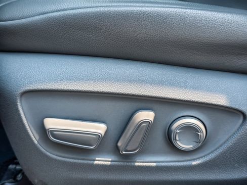 Used 2022 Toyota Highlander XLE image 19