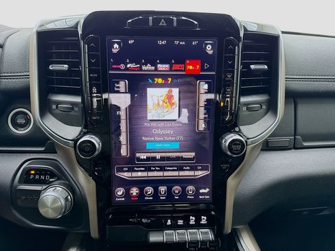 Used 2019 RAM 1500 Laramie RWD image 11