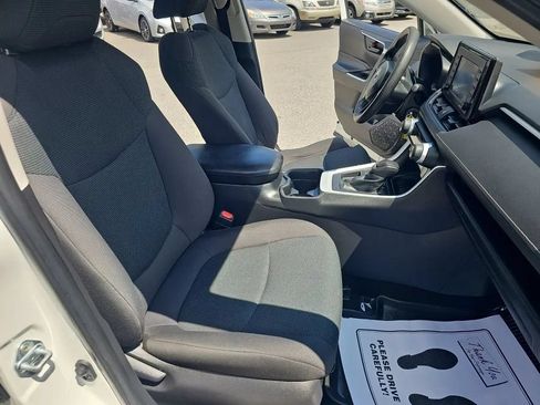 Used 2021 Toyota RAV4 LE FWD image 17