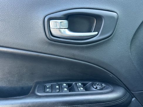 Used 2021 Jeep Compass Latitude image 11