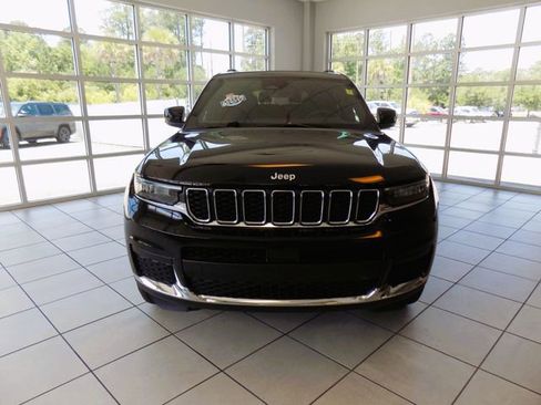 Used 2025 Jeep Grand Cherokee L Laredo RWD image 2