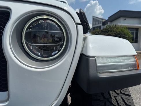 Used 2022 Jeep Wrangler Unlimited Sahara w/ LED Lighting Group AWD/4WD image 9