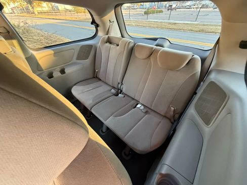Used 2012 Kia Sedona LX w/ PWR Pkg image 10