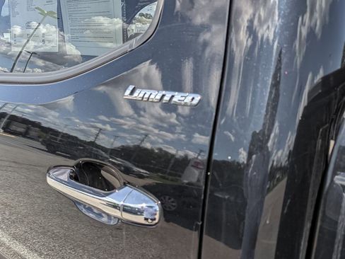 Used 2022 Toyota Tacoma Limited image 15