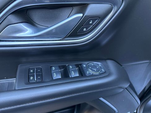 Used 2024 Chevrolet Suburban High Country image 11