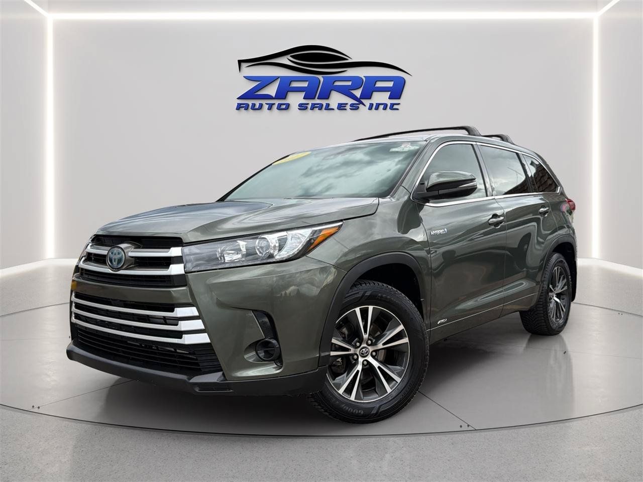 Used 2017 Toyota Highlander LE AWD/4WD image 1