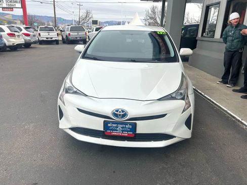 Used 2016 Toyota Prius Two image 19