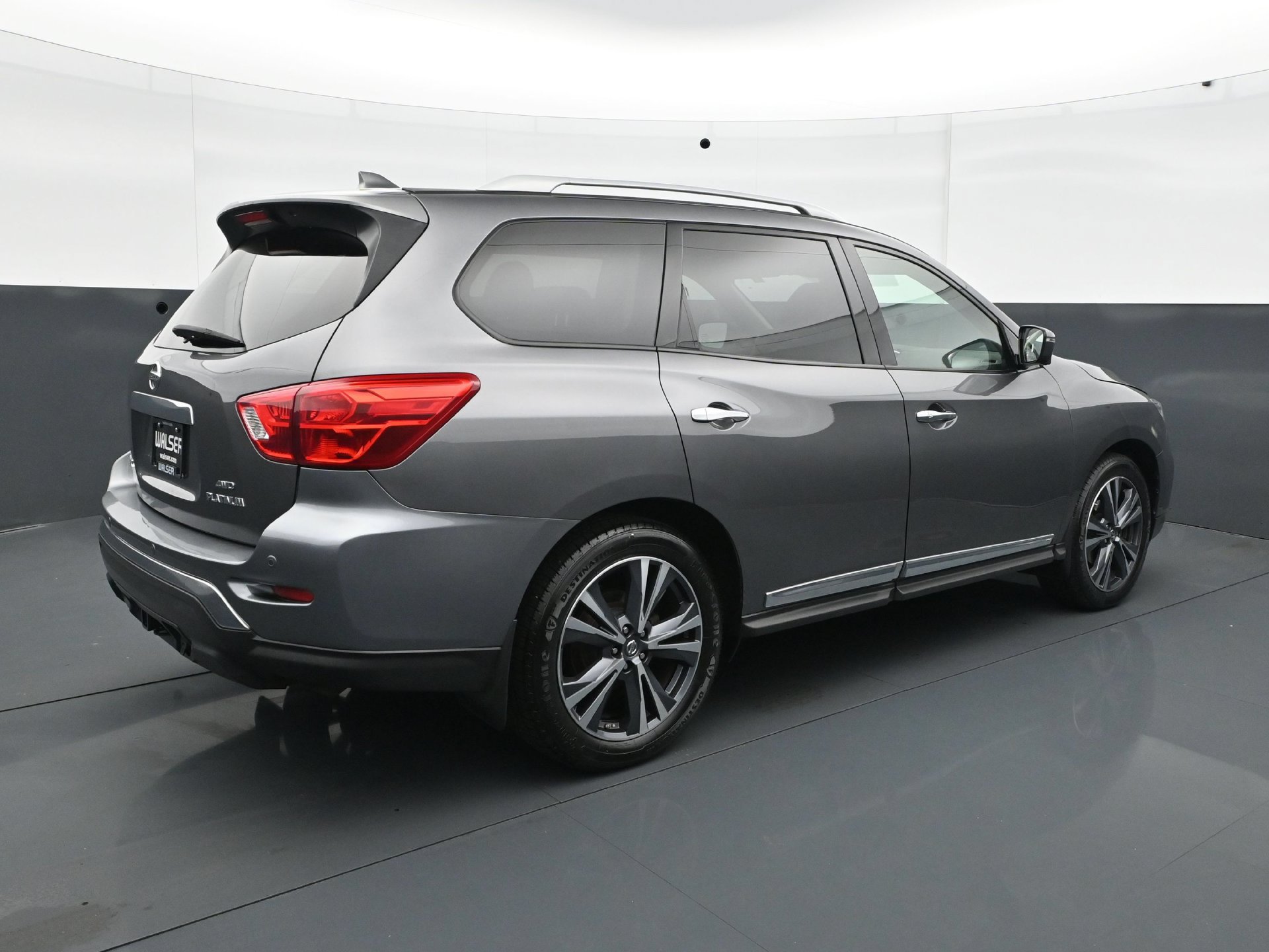 Used 2019 Nissan Pathfinder Platinum AWD/4WD image 7