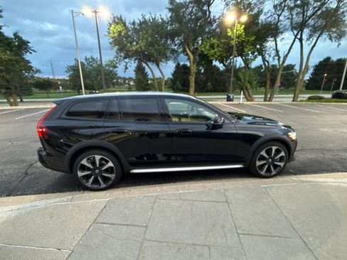Used 2024 Volvo V60 B5 Cross Country Ultimate w/ Protection Package Premier AWD/4WD image 7