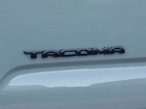 Used 2022 Toyota Tacoma TRD Sport image 10