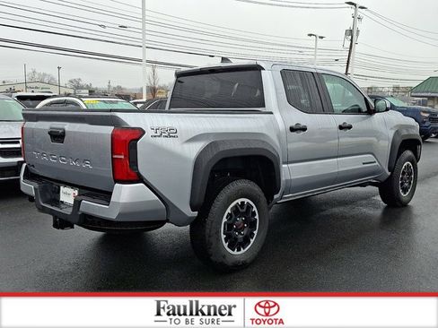 Certified 2025 Toyota Tacoma TRD Off-Road image 6