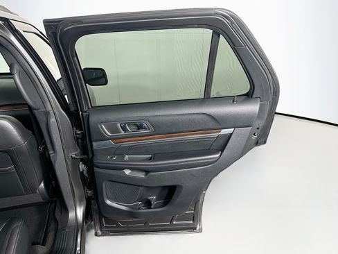 Used 2018 Ford Explorer Limited w/ Equipment Group 301A FWD image 32