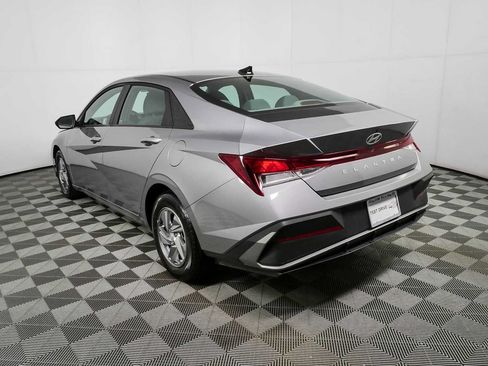 Used 2025 Hyundai Elantra SE FWD image 26