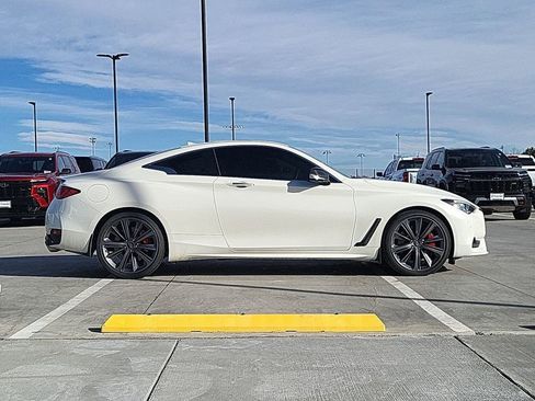Used 2022 INFINITI Q60 Red Sport 400 w/ Carbon Fiber Package image 9