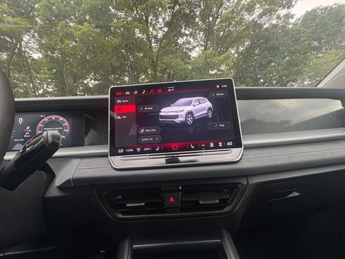 Used 2026 Volkswagen Tiguan SE AWD/4WD image 14