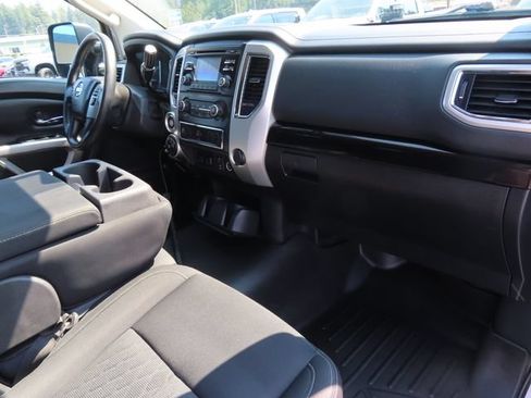 Used 2018 Nissan Titan SV AWD/4WD image 40