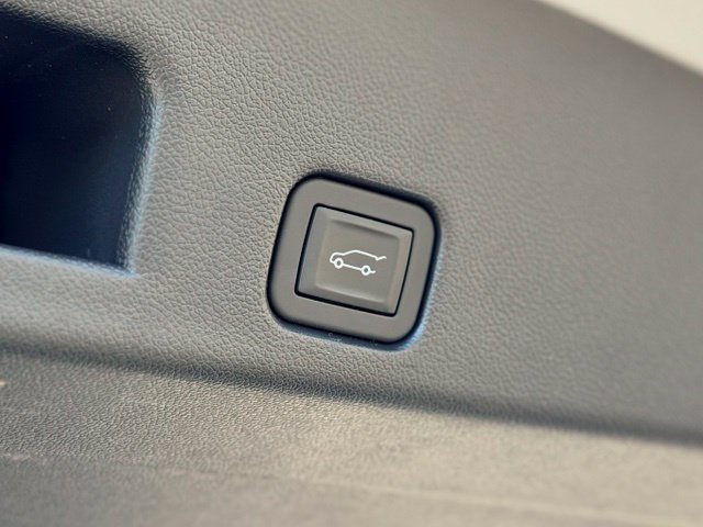 Used 2026 Chevrolet Traverse LT w/ Sun and Wheel Package FWD image 27