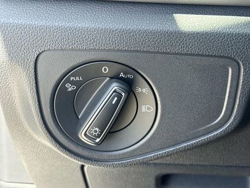 Used 2022 Volkswagen Atlas SE FWD image 17
