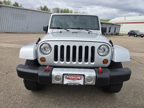 Used 2012 Jeep Wrangler Sahara w/ Connectivity Group AWD/4WD image 12