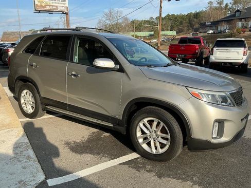 Used 2014 Kia Sorento LX image 4
