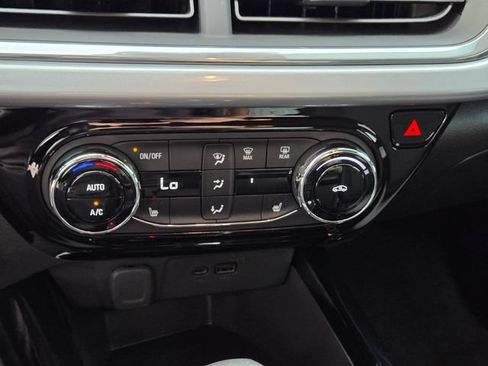 Certified 2024 Chevrolet Trax LT w/ Driver Confidence Package FWD image 22