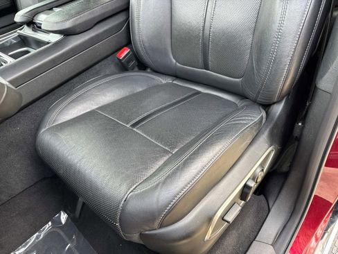 Certified 2024 Jeep Wagoneer Series II w/ Flexible Seating Group image 20