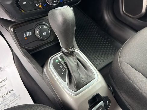 Used 2022 Jeep Renegade Latitude image 19