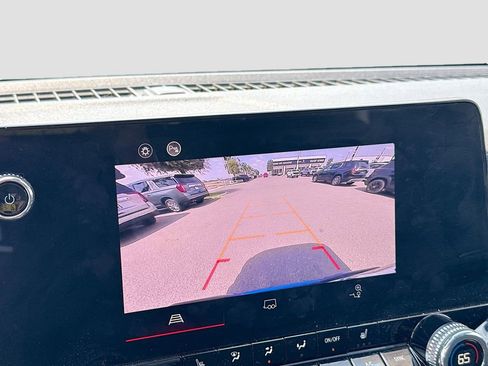 Used 2024 GMC Canyon Elevation w/ Convenience Package image 17