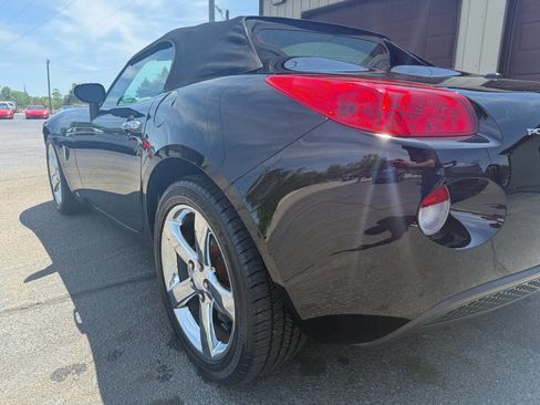 Used 2007 Pontiac Solstice Convertible w/ Premium Package RWD image 11
