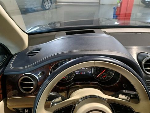 Used 2017 Bentley Bentayga AWD/4WD image 18