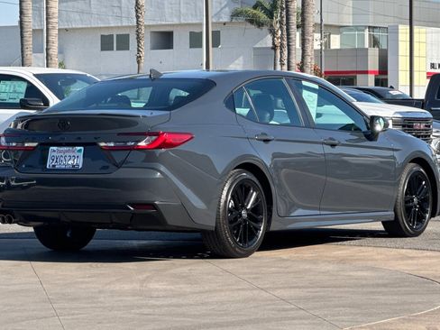 Used 2026 Toyota Camry SE FWD image 4