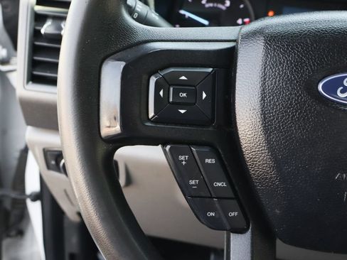 Used 2017 Ford F550 2WD Regular Cab Super Duty image 25