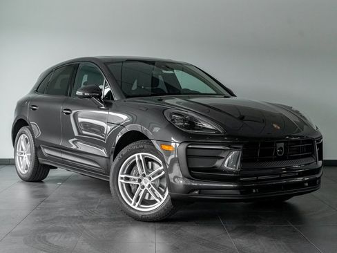 Certified 2025 Porsche Macan image 7