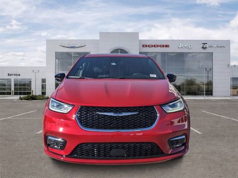 New 2026 Chrysler Pacifica Limited image 6