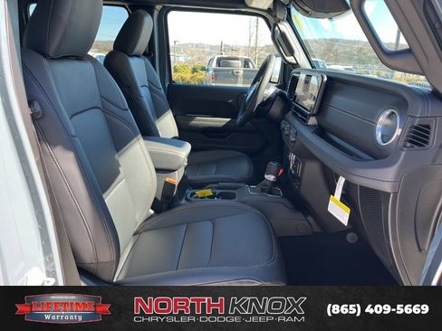 New 2026 Jeep Gladiator Sport AWD/4WD image 26