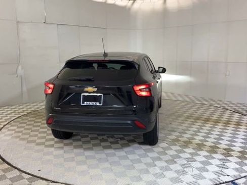Used 2024 Chevrolet Trax LS FWD image 2