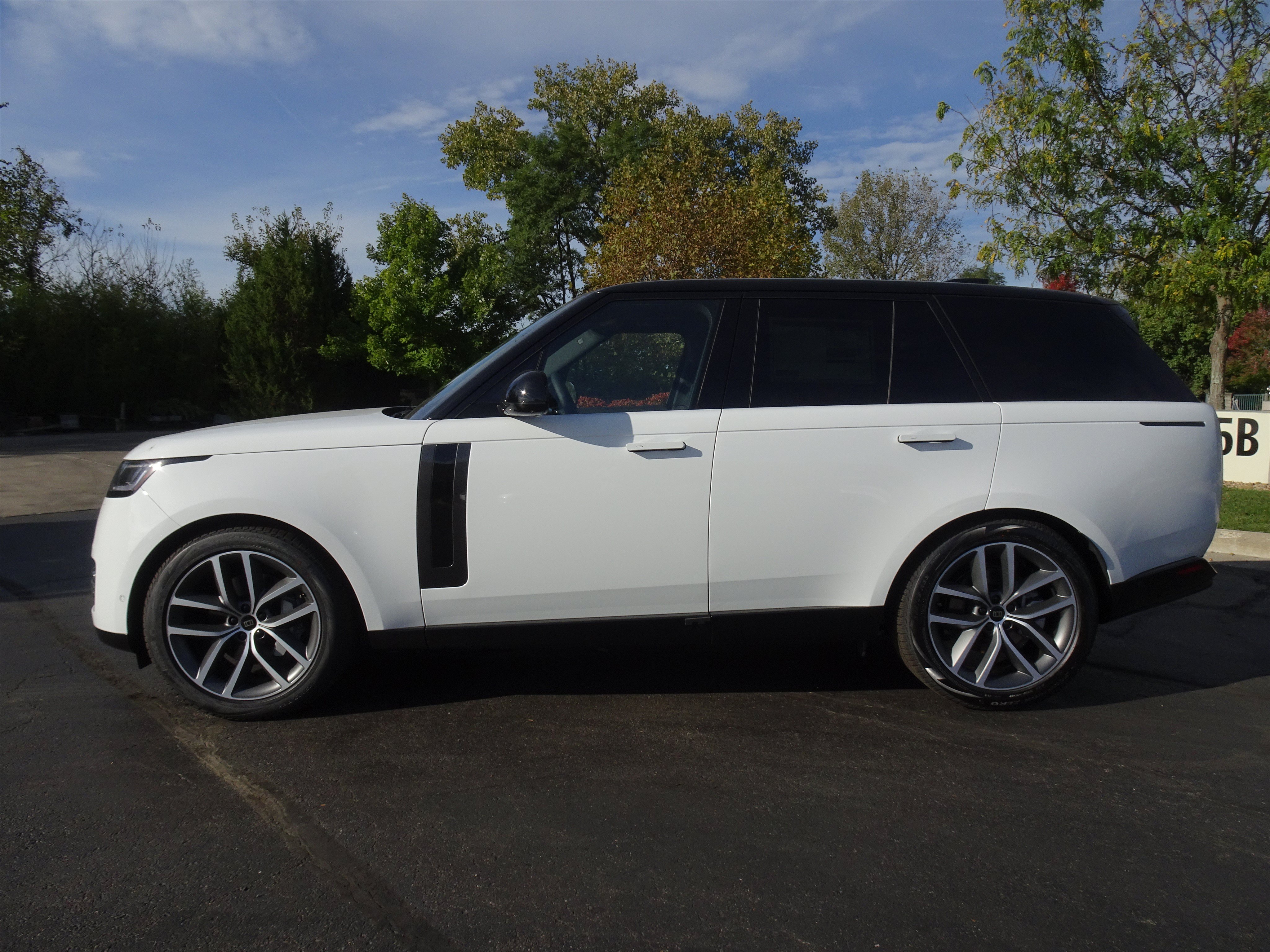 New 2027 Land Rover Range Rover SE AWD/4WD image 7