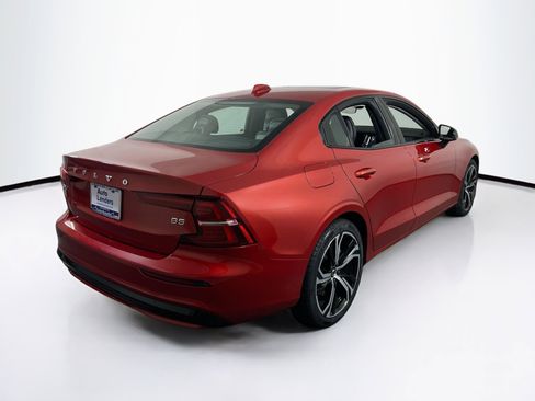 Used 2023 Volvo S60 B5 Core image 5
